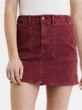American Eagle Women’s Maroon Corduroy Mini Skirt High Rise Super Stretch size 6
